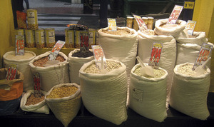 Tiendas La Quintana sacos de legumbres