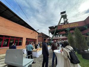 Catering en el exterior del Pozo Sotón