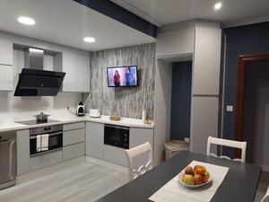 Cocina lacada Silestone Miami Vena