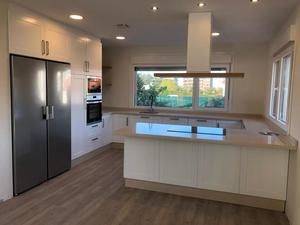 Cocina lacada blanco satinado - Silestone Blanco Capri