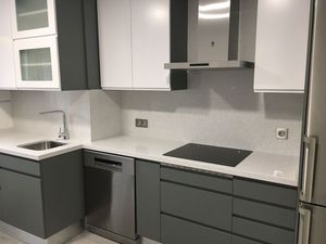 Cocina lacada blanco y gris